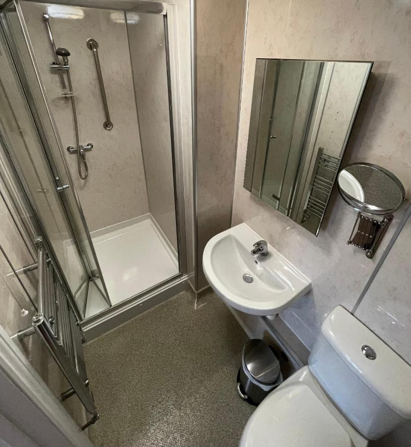 Cadmore Lakeside Hotel Tenbury Eksteriør bilde